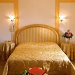 Hotel Demeure De Flore 3*
